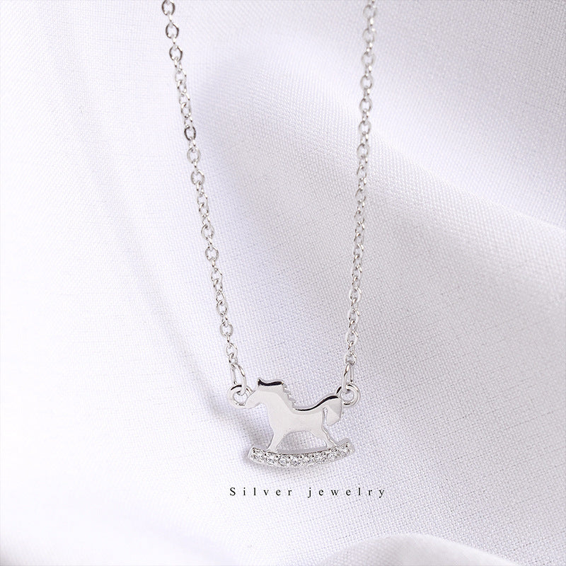 Stylische & funkelnde Schaukelpferd-Kette für Kinder und Erwachsene 