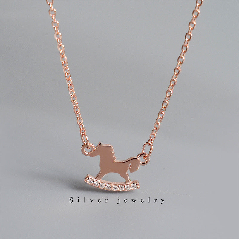 Stylische & funkelnde Schaukelpferd-Kette für Kinder und Erwachsene 